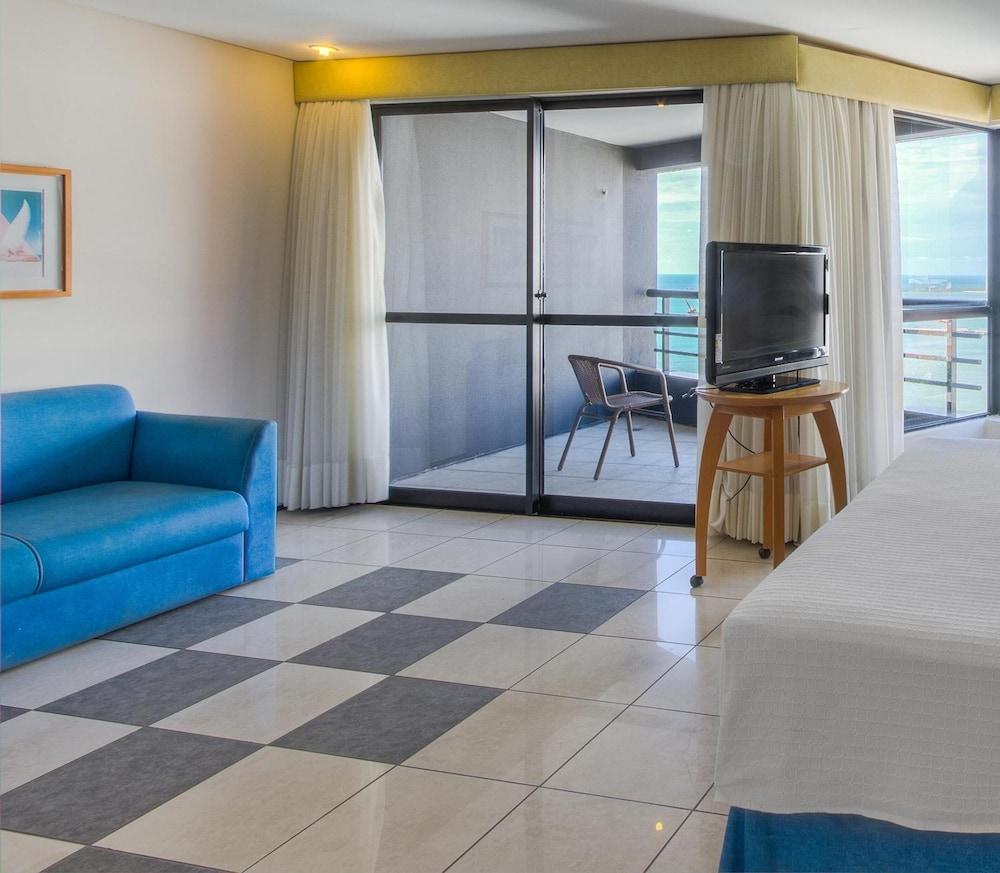 Iate Plaza 4*